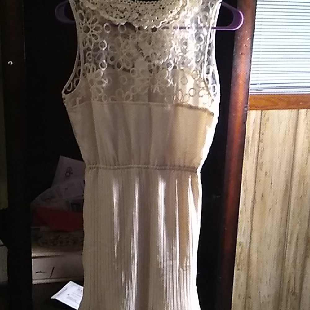 Dress - Picture 3 of 4